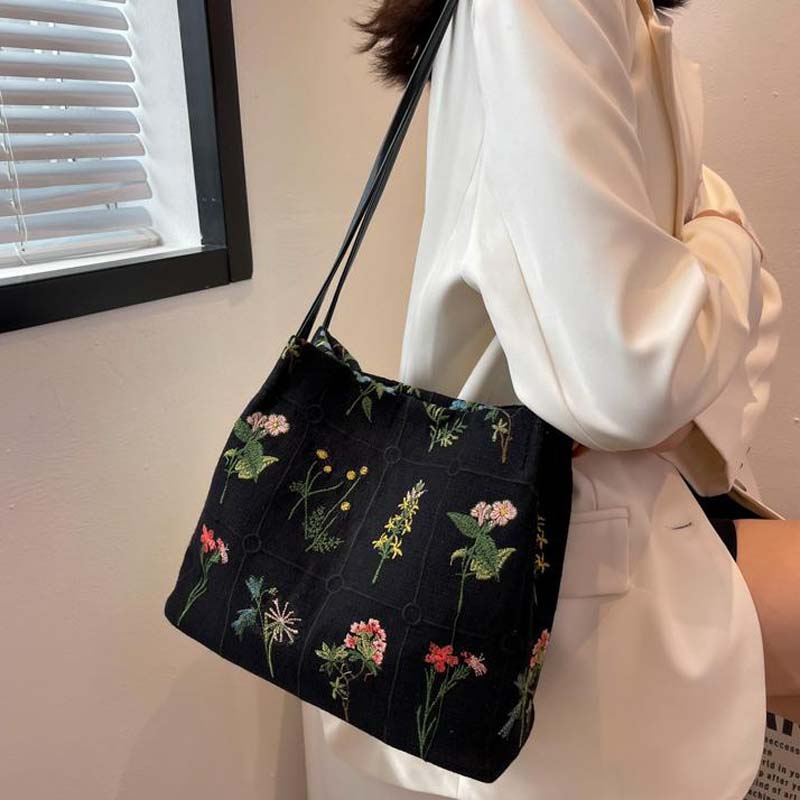 Iris | Vintage Flower Embroidery Bag