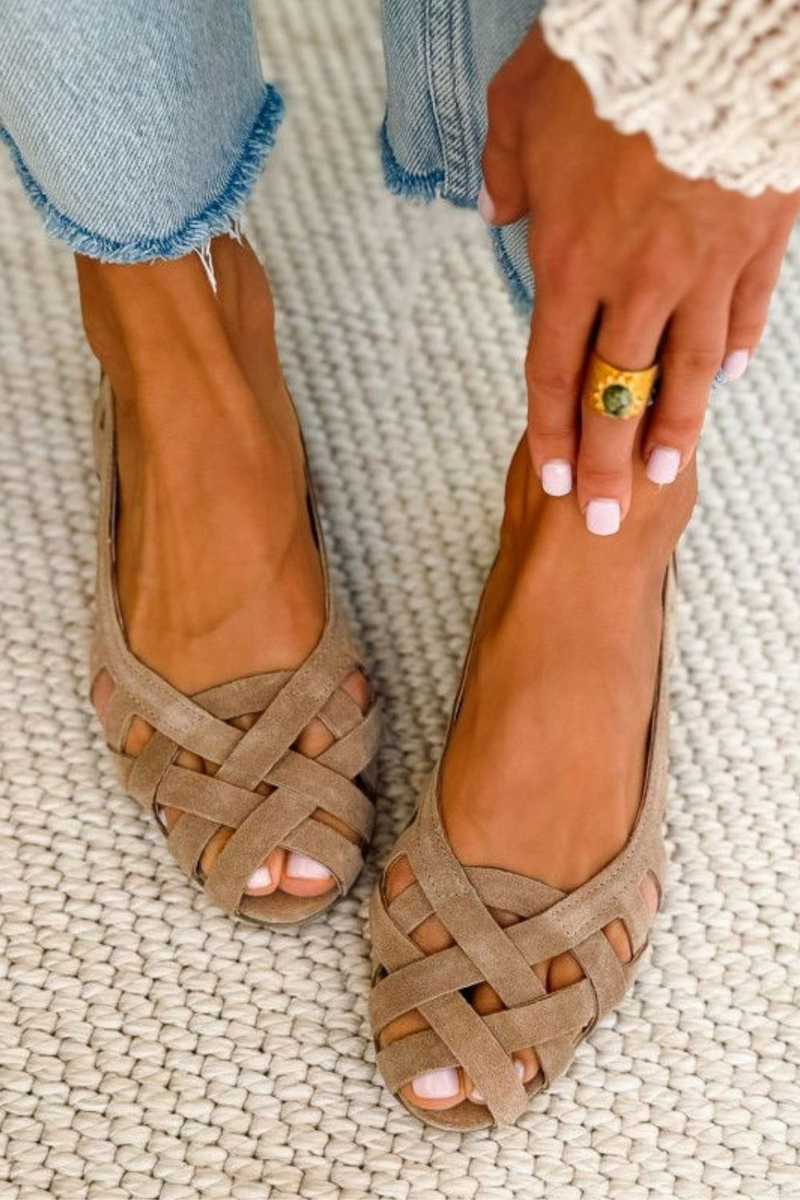 Deira | Flat Open-toe Sandals with Crisscrossed Fabric for Summer