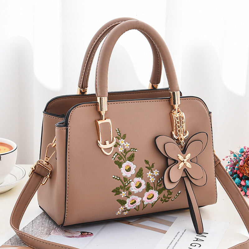 Ivy | Vintage Floral Embroidery Bag