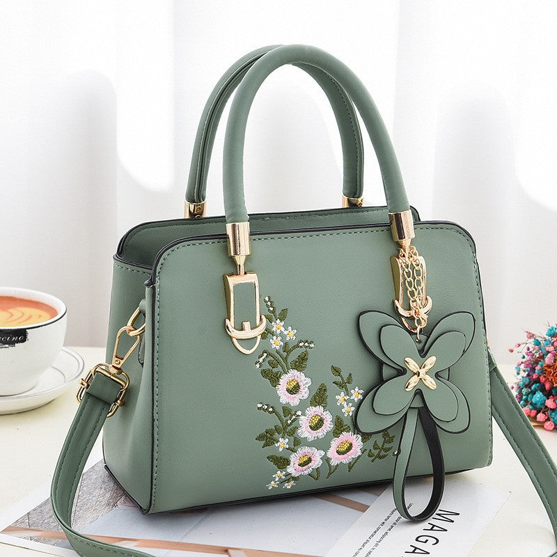 Ivy | Vintage Floral Embroidery Bag